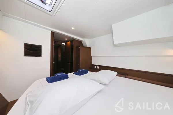 Lagoon 42 - Yacht Charter Sailica