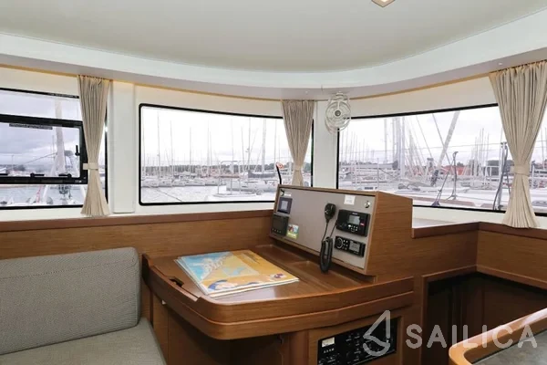 Lagoon 42 - Yacht Charter Sailica