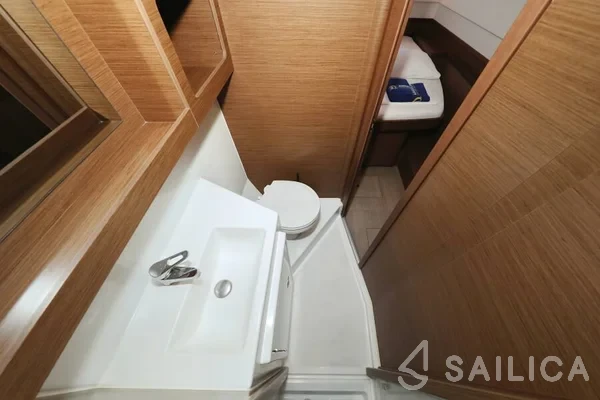 Lagoon 42 - Yacht Charter Sailica