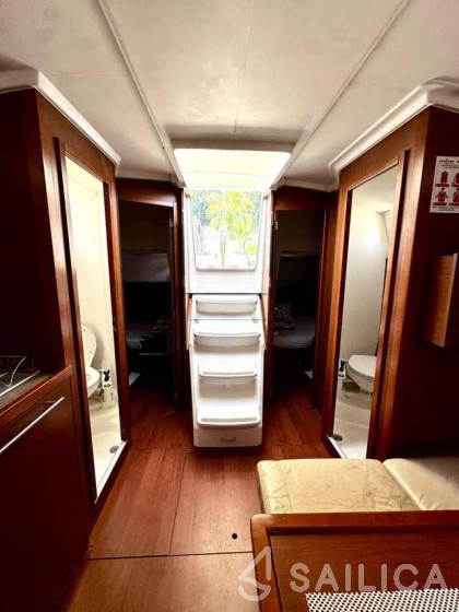 Oceanis 38.1 - Yacht Charter Sailica