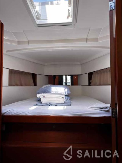 Oceanis 38.1 - Yacht Charter Sailica