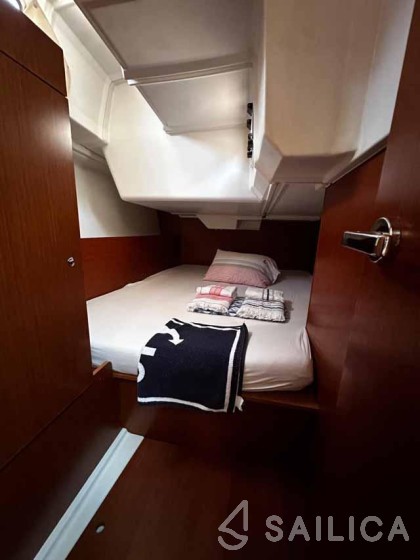 Oceanis 38.1 - Yacht Charter Sailica