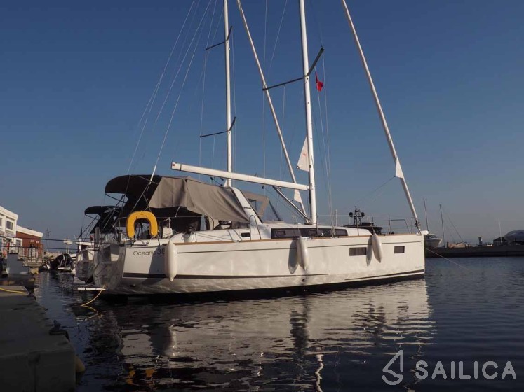 Oceanis 38.1 - Yacht Charter Sailica