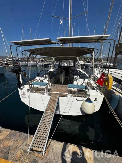 Oceanis 38.1 - Yacht Charter Sailica