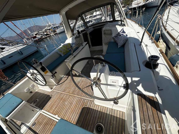 Oceanis 38.1 - Yacht Charter Sailica