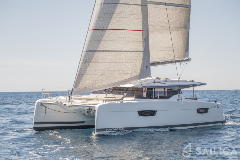 Astréa 42 - Yacht Charter Sailica