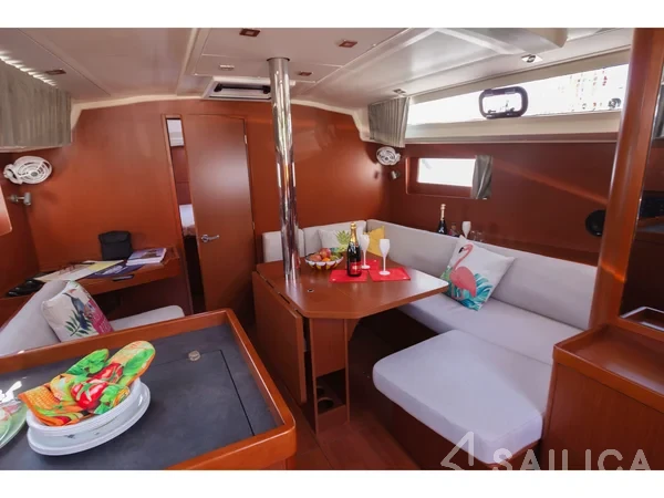 Oceanis 41.1 - Yacht Charter Sailica
