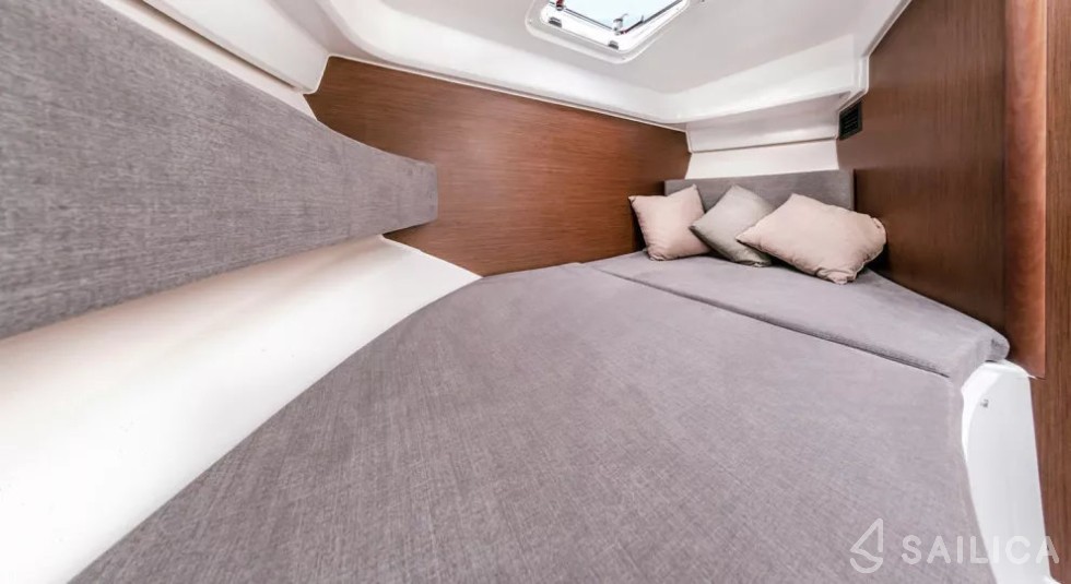 Antares 8 OB - Yacht Charter Sailica