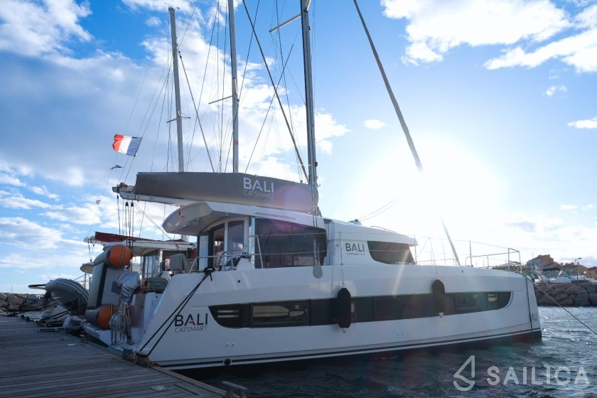 Bali Catsmart - Yacht Charter Sailica