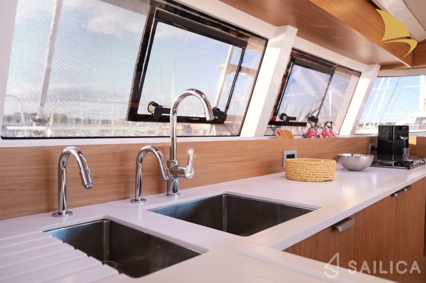 Bali Catsmart - Yacht Charter Sailica