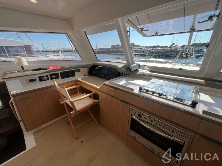 Bali Catspace - Yacht Charter Sailica