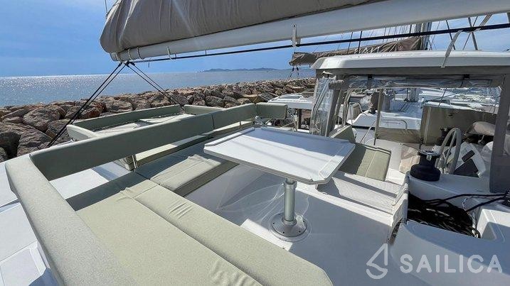 Bali 4.4 - Yacht Charter Sailica