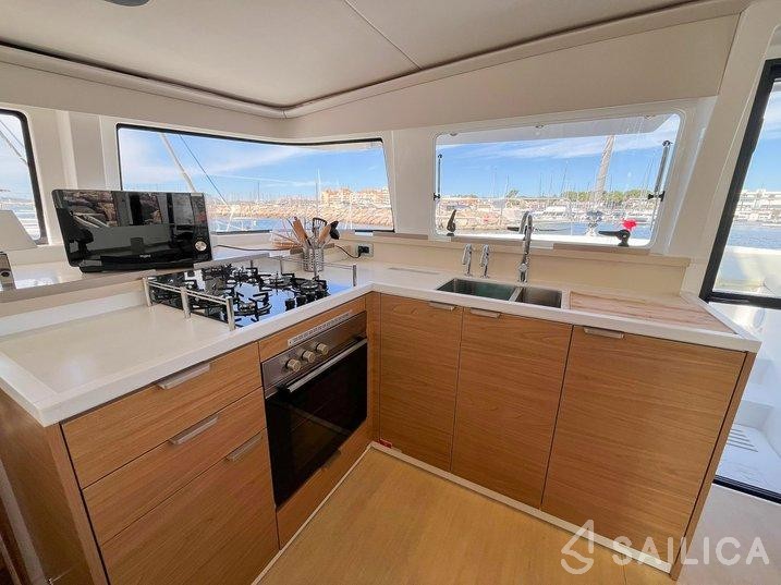 Bali 4.4 - Yacht Charter Sailica