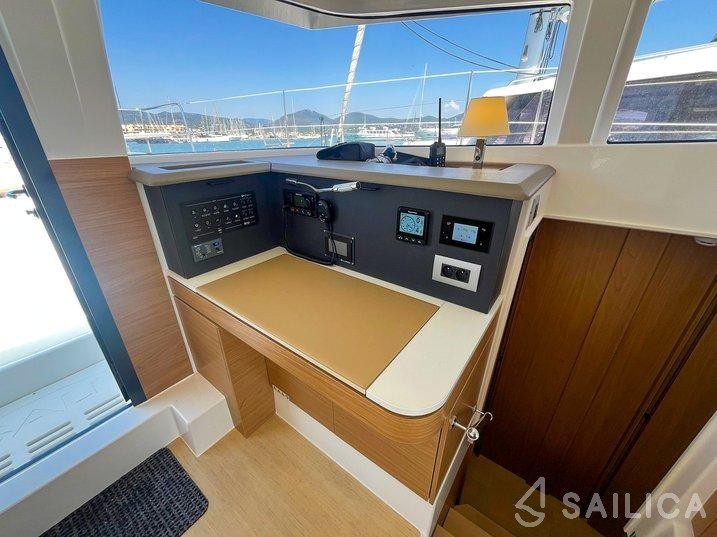 Bali 4.2 - Yacht Charter Sailica