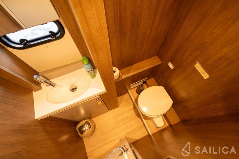 Bali 5.4. - Yacht Charter Sailica