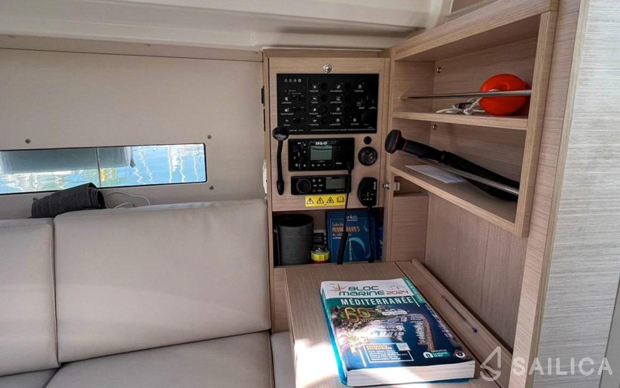 Oceanis 30.1 - Yacht Charter Sailica