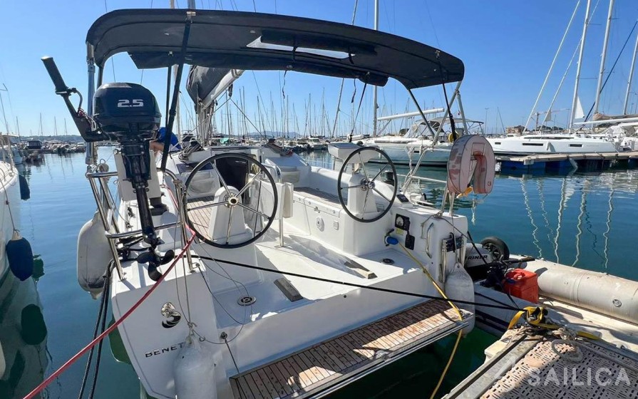 Oceanis 30.1 - Yacht Charter Sailica