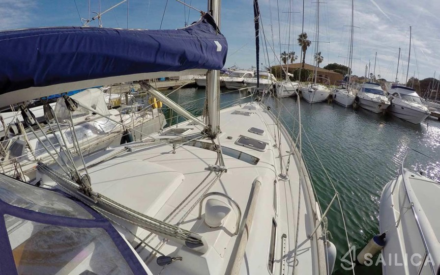 Oceanis 423 - Yacht Charter Sailica