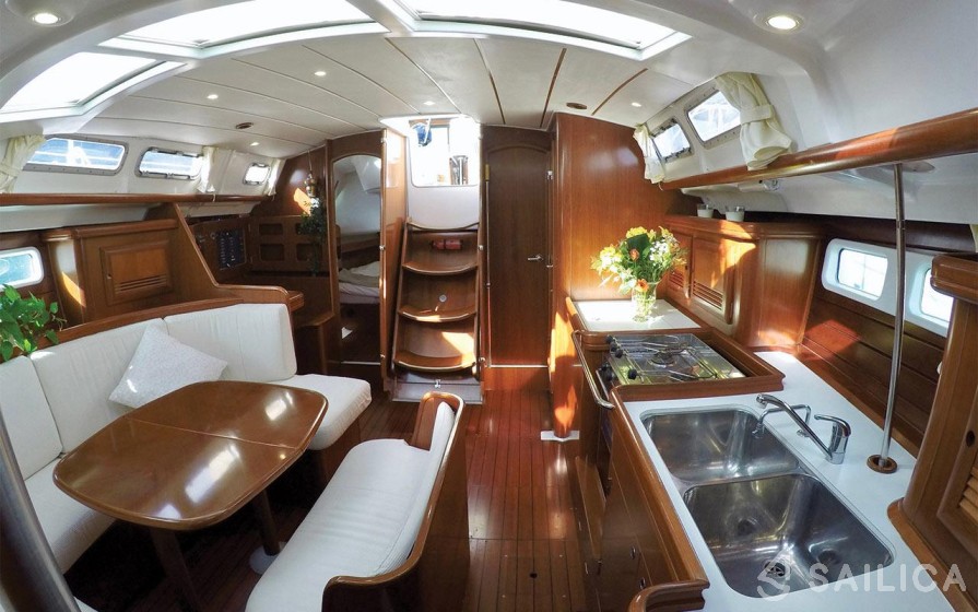 Oceanis 423 - Yacht Charter Sailica