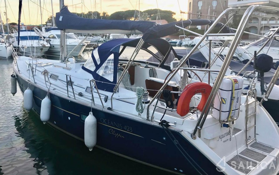 Oceanis 423 - Yacht Charter Sailica