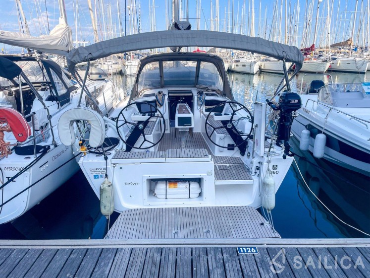 Dufour 360 GL - Yacht Charter Sailica