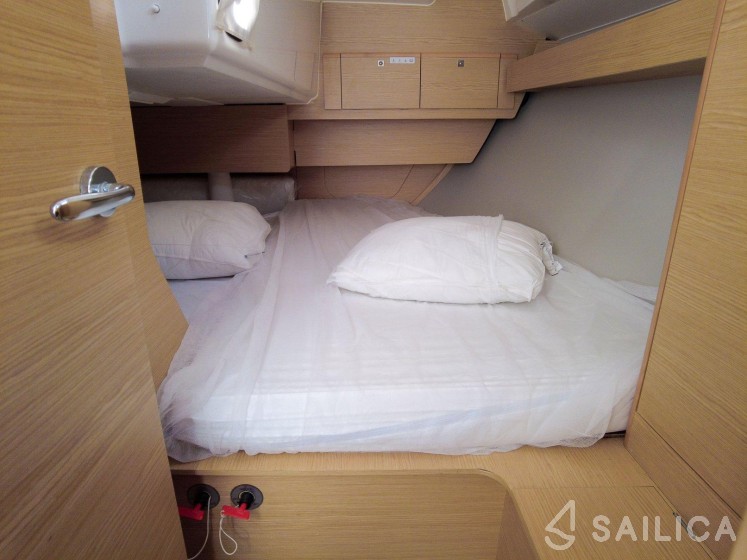Dufour 360 GL - Yacht Charter Sailica
