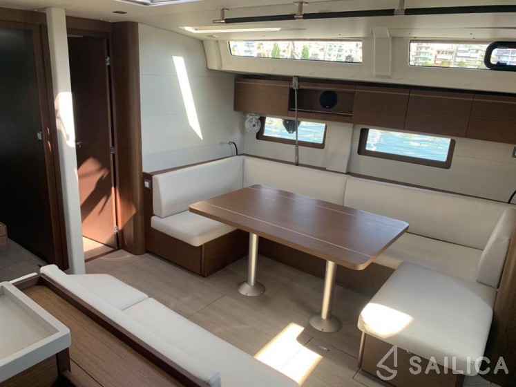 Oceanis 51.1 - Yacht Charter Sailica