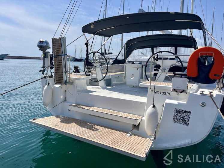 Oceanis 51.1 - Yacht Charter Sailica