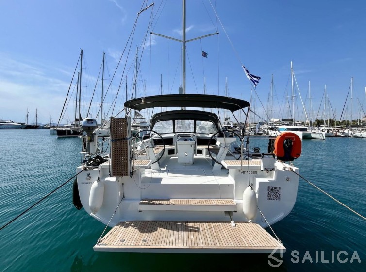 Oceanis 51.1 - Yacht Charter Sailica