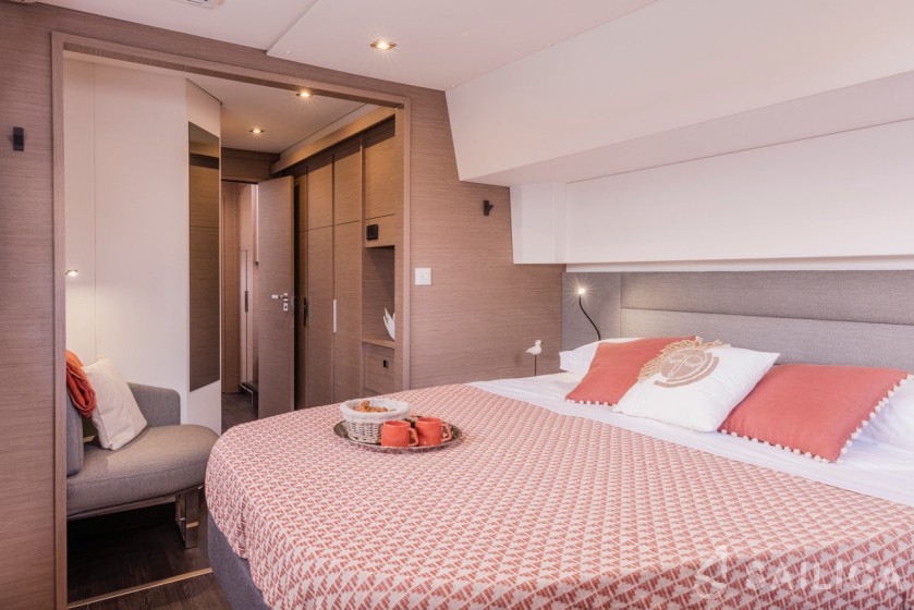Aura 51 - Yacht Charter Sailica