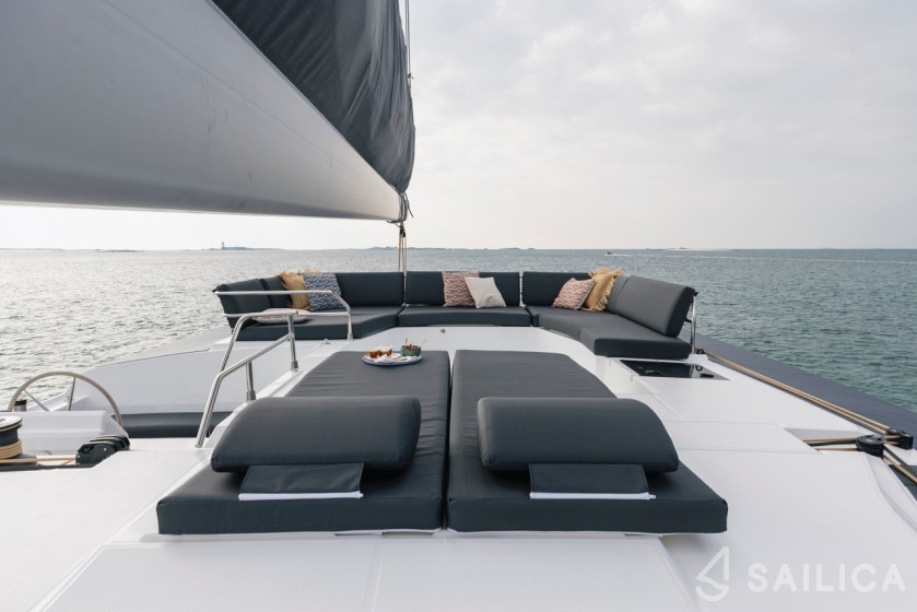 Aura 51 - Yacht Charter Sailica