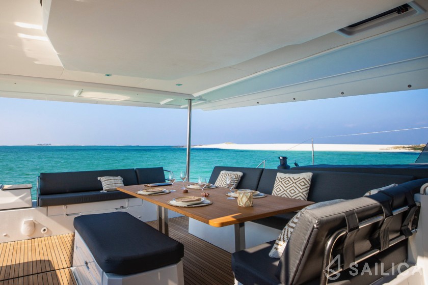 Aura 51 - Yacht Charter Sailica