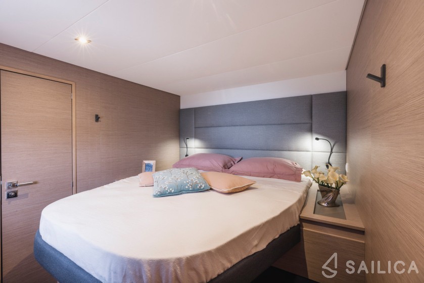 Aura 51 - Yacht Charter Sailica