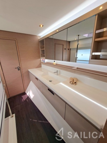 Aura 51 - Yacht Charter Sailica