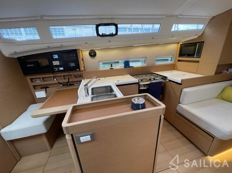 Sun Odyssey 410 - Yacht Charter Sailica