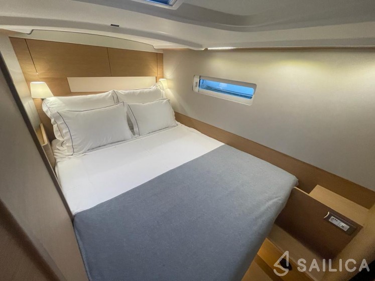 Sun Odyssey 410 - Yacht Charter Sailica