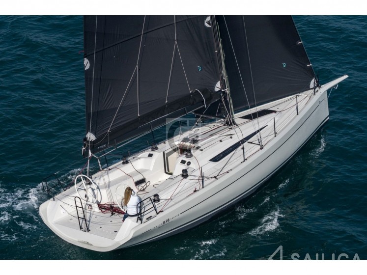 Italia Yachts 11.98 - Yacht Charter Sailica