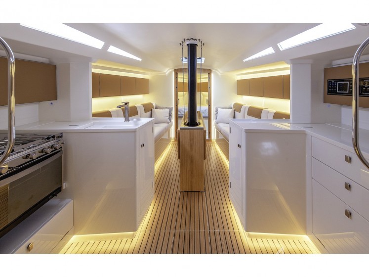 Italia Yachts 11.98 - Yacht Charter Sailica