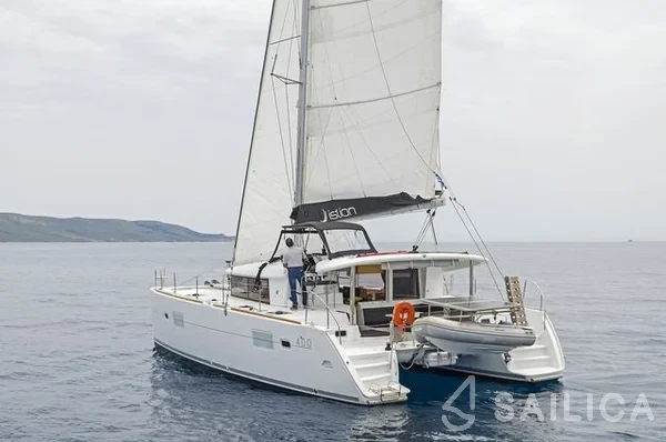 Lagoon 400 S2 - Yacht Charter Sailica
