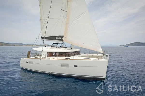 Lagoon 400 S2 - Yacht Charter Sailica