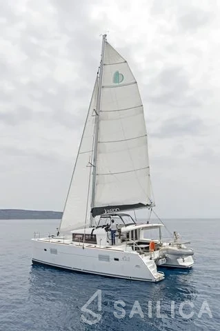 Lagoon 400 S2 - Yacht Charter Sailica