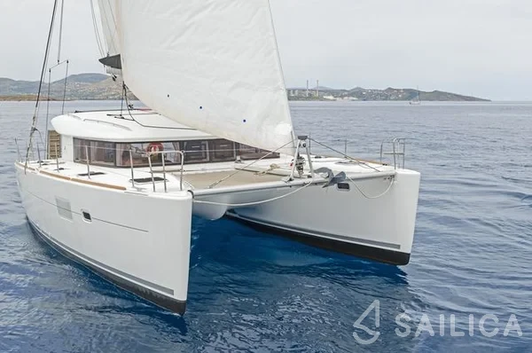 Lagoon 400 S2 - Yacht Charter Sailica