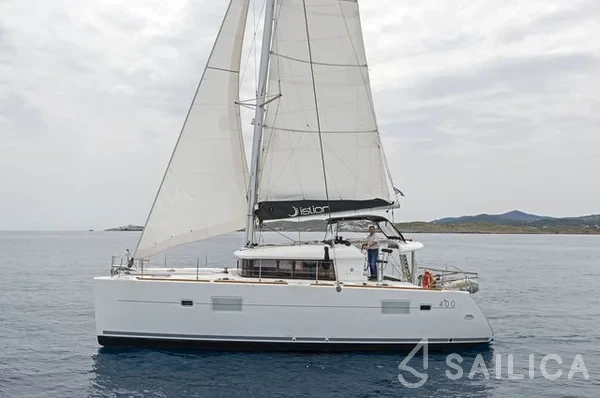 Lagoon 400 S2 - Yacht Charter Sailica