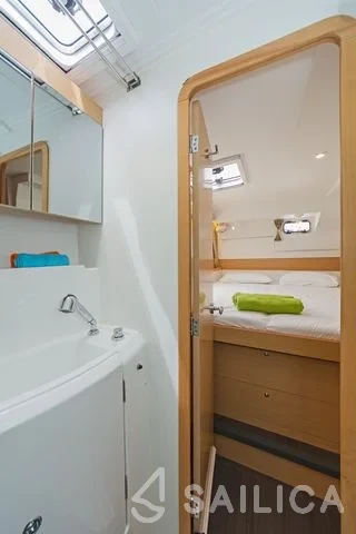 Lagoon 400 S2 - Yacht Charter Sailica