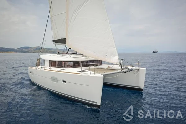 Lagoon 400 S2 - Yacht Charter Sailica