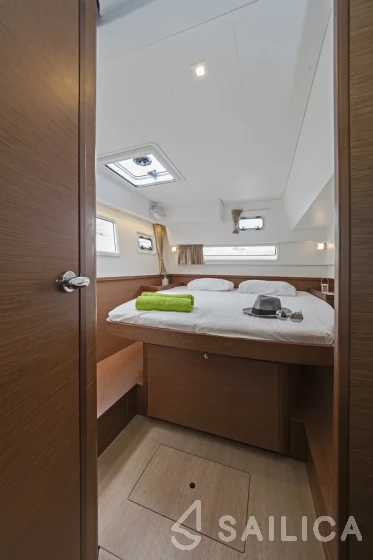 Lagoon 42 - Yacht Charter Sailica