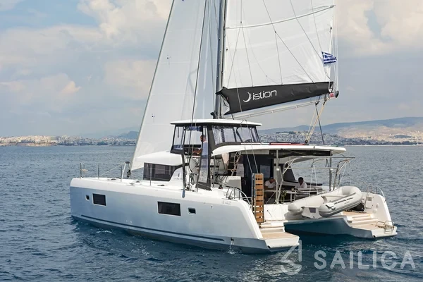Lagoon 42 - Yacht Charter Sailica