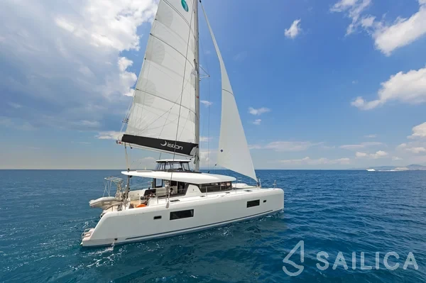 Lagoon 42 - Yacht Charter Sailica