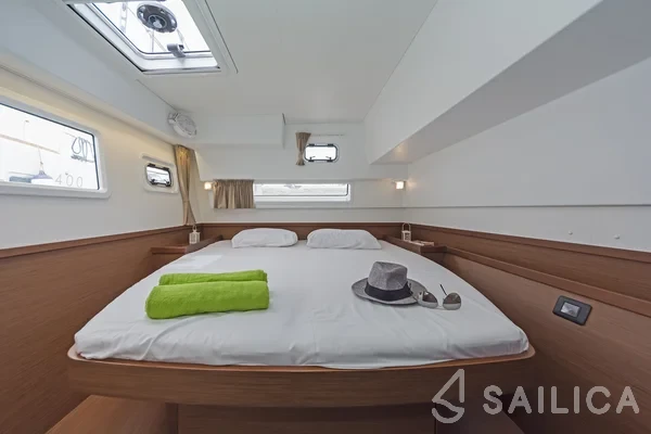 Lagoon 42 - Yacht Charter Sailica