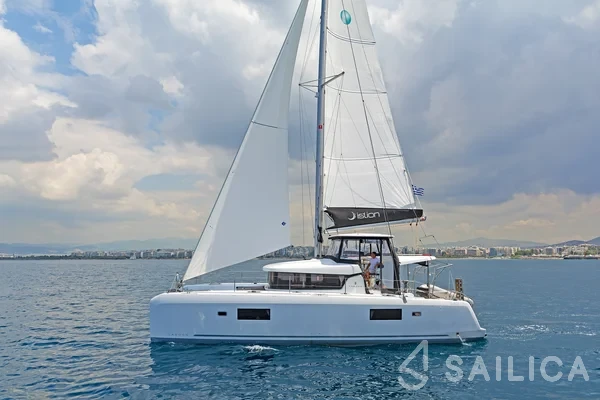 Lagoon 42 - Yacht Charter Sailica